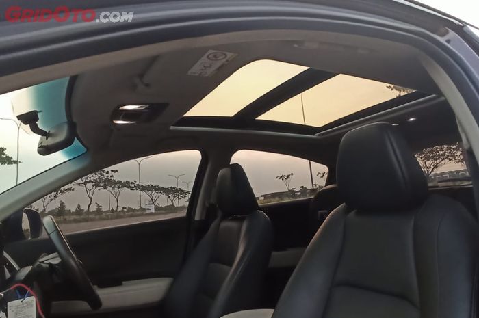 ILUSTRASI. Honda HR-V Prestige pakai panoramic roof sementara Seltos hanya sunroof
