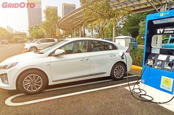 Hyundai Ioniq isi daya di SPKLU cuma butuh Rp 1.300 per kWh