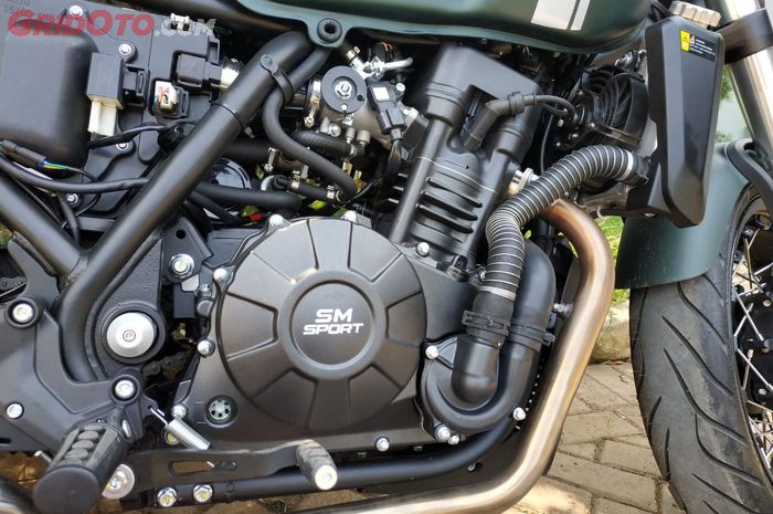 Mesin SM Sport SM3, 2 silinder segaris 378 cc 