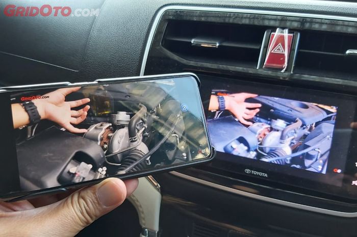 Mirroring handphone ke head unit Toyota Rush