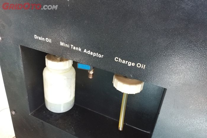 Ganti oli kompresor AC mobil