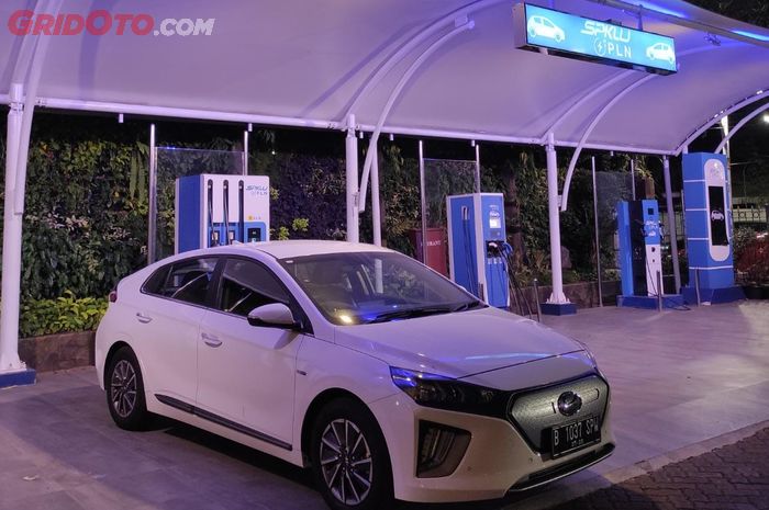 Hyundai IONIQ, salah satu mobil listrik yang bakal mendapat keringanan Pajak dan BBNKB