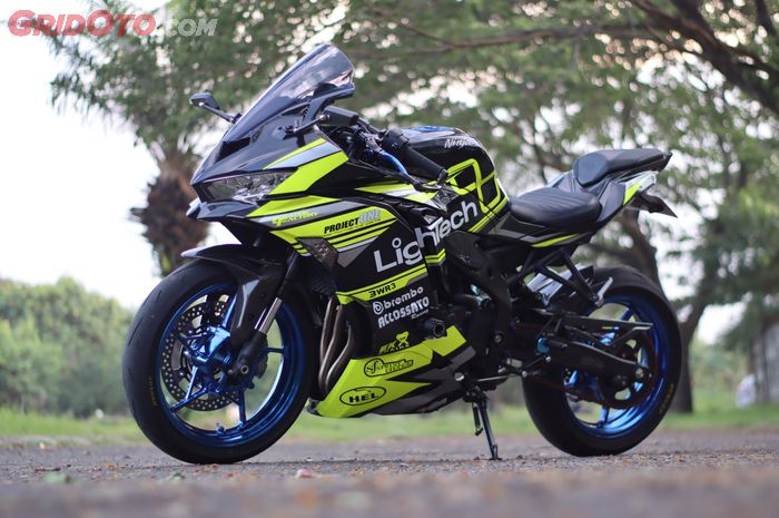 Kawasaki zx25r Carbon