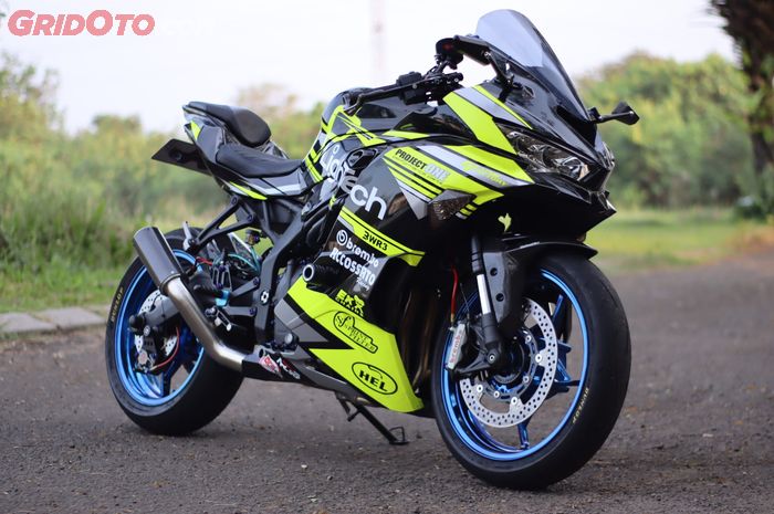 Pakai Visor Aftermarket di Kawasaki Ninja ZX-25R, bikin tampang makin sporty!