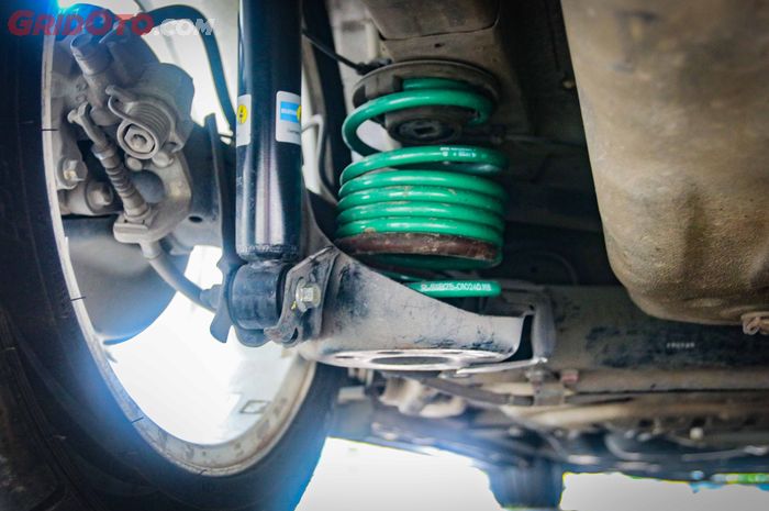 Kombinasi lowering kit Tein S Tech dan sokbreker Bilstein