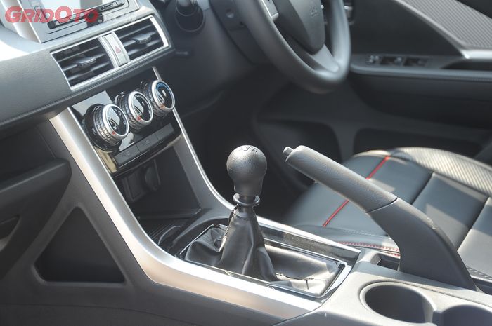 Mitsubishi Xpander Black Edition transmisi manual