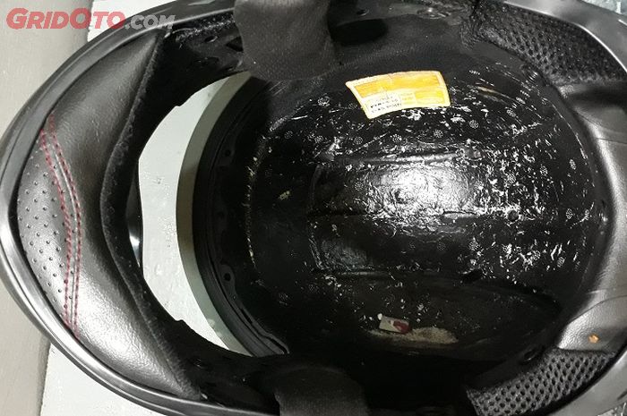 Awas, Cara Cuci Helm Seperti Ini Bikin EPS Helm Cepat Rusak
