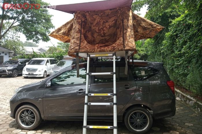 Rooftop tent Rangaroo Motoshop yang terpasang di Toyota Calya.