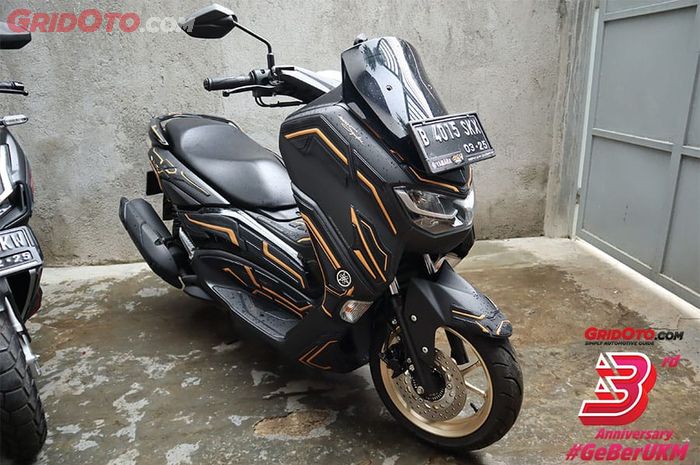 Yamaha All New NMAX terpasang protektor bodi motor karet dari Hayaidesu.