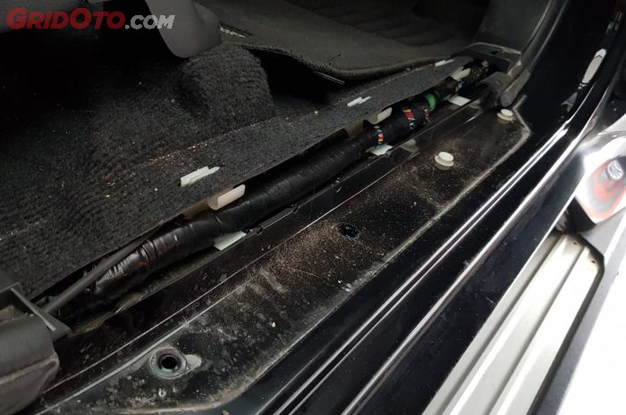 Tulang Sasis di Balik Sill Plate Menjadi Tanda Mutlak Mobil Bekas Pernah Terendam Banjir