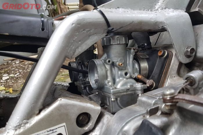Karburator jadi dua di Suzuki Satria 2 tak 2 silinder karya OM2S