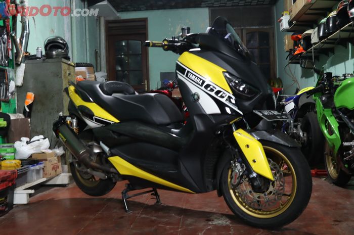 Yamaha XMAX tampil apik pakai livery 60th anniversary, keren juga nih! 