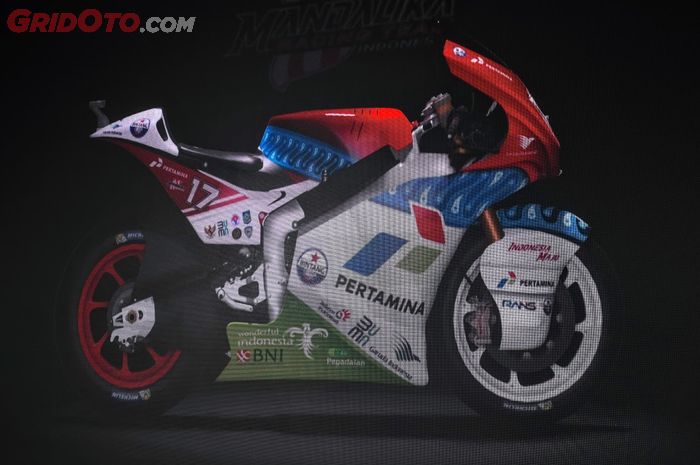 Tampak samping motor Moto2 dengan livery terbaru Mandalika Racing Team.