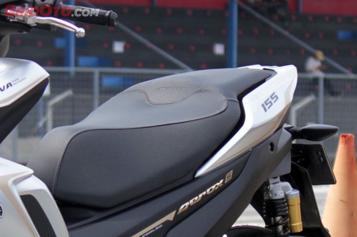 Ilustrasi jok bawaan motor Yamaha Aerox 155 Connected