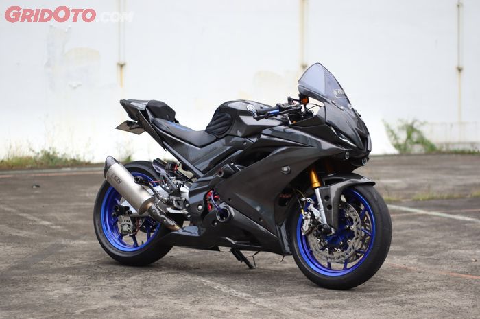 Yamaha R15 V3 tampil lebih gambot dengan ubahan di sektor kaki-kaki.