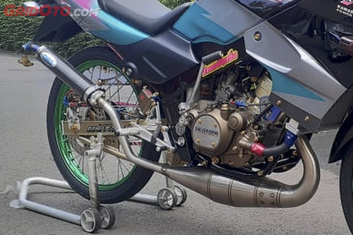 Pasang knalpot DBS Thailand Kawasaki Ninja R 150 suara kering merdu.                                  