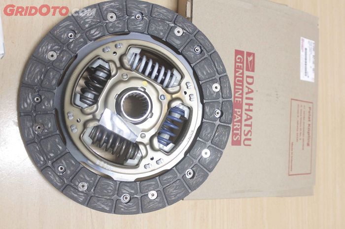 Ilustrasi pelat kopling mobil