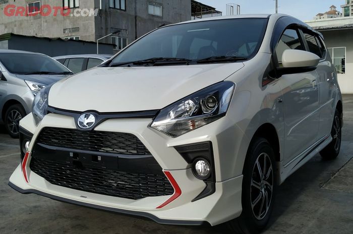 Ilustrasi Toyota Agya di dealer