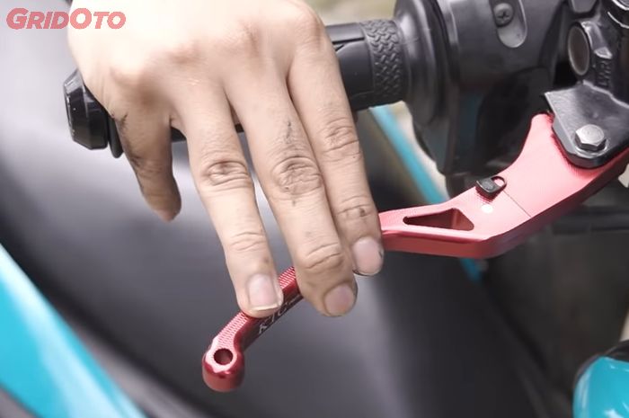 Handle rem anti maling KTC Kytaco terpasang di motor