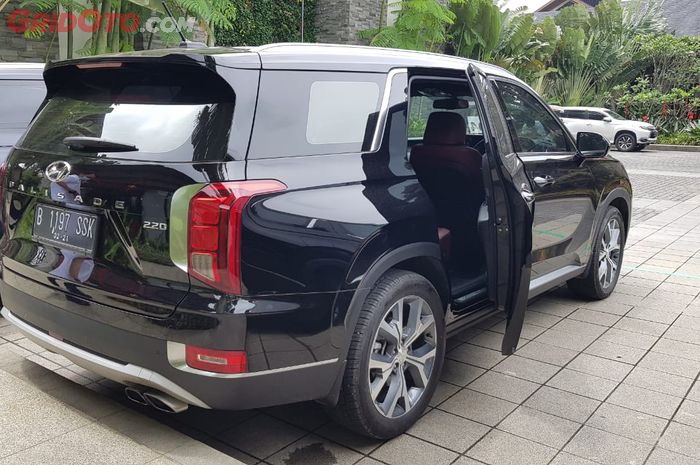 Fitur Safe Exit Assist Hyundai Palisade Mencegah Pintu Penumpang Belakang Terbuka Ditabrak Kendaraan yang Lewat