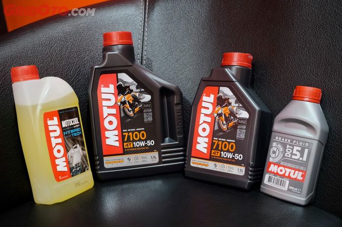 Air radiator, oli mesin, dan minyak rem Motul dianjurkan untuk KTM RC 250