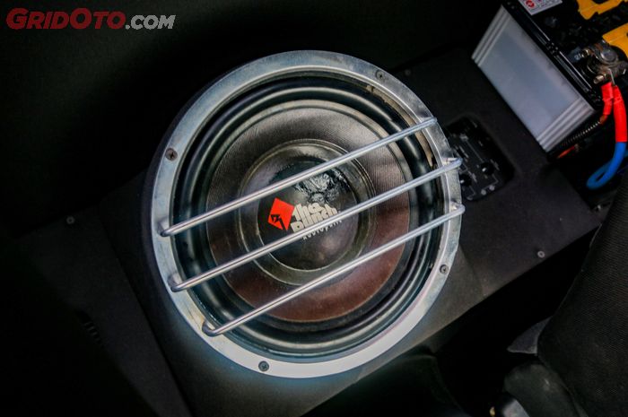 Subwoofer 10 inci dengan konsep audio SQ