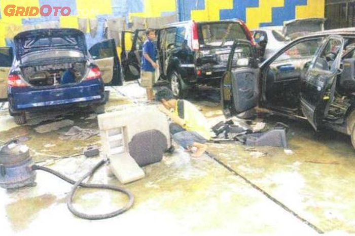 Flashback 2007: Banjir di Jakarta membawa berkah untuk pegiat salon interior mobil