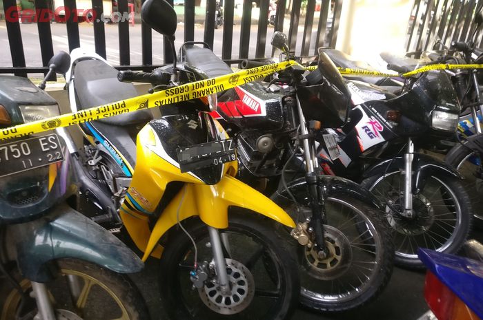 Puluhan motor diamankan polisi dari sebuah rumah kosong