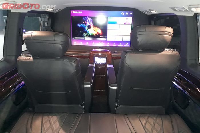 Kabin Mercedes-Benz Vito BAV dengan sekat full partisi dan fitur hiburan komplit