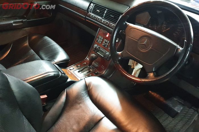 ILUSTRASI. Jok Kulit Interior Mercedes-Benz 300SEL 1992 ex KTT