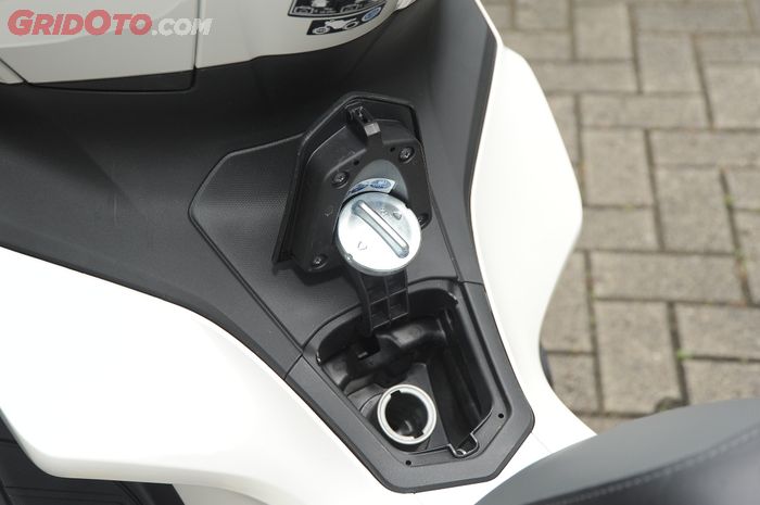 Cover Tutup Tangki Bensin Honda PCX 160 Susah Dibuka? Ini Solusinya