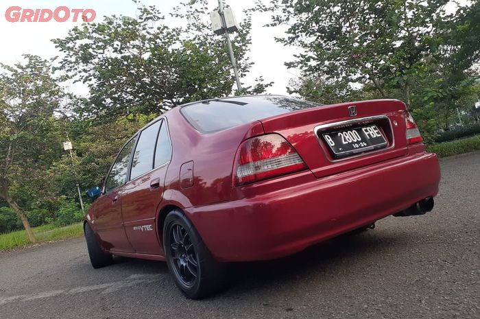 Setup kaki-kaki dikombo part unik ala meaty fitment Honda City Tipe Z tampil menarik.