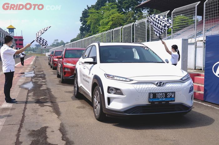 (Ilustrasi) Hyundai Track Day 2021, menjajal mobil listrik Ioniq dan Kona Electric di sirkuit Sentul