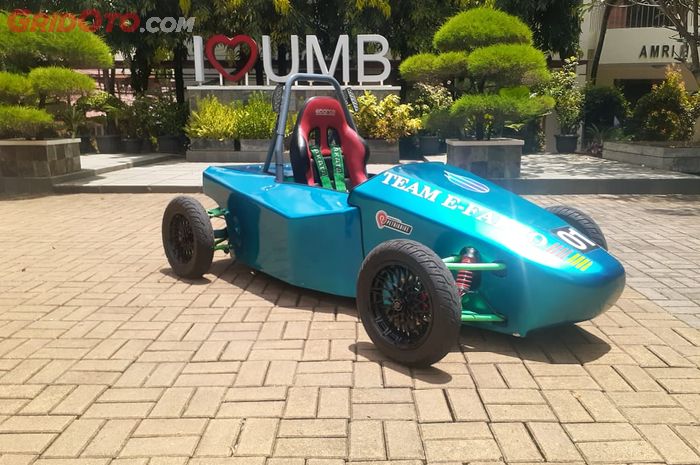 Video review mobil listrik Geni Biru E-Falco Universitas Mercubuana, berfitur ala mobil balap.