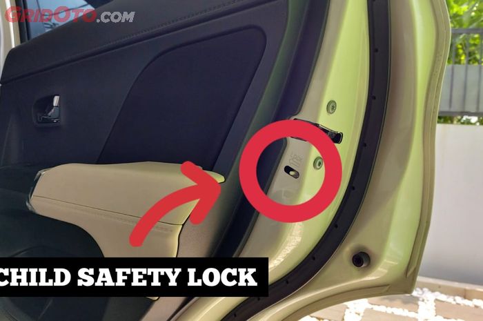 Fitur child lock atau child safety lock di pintu belakang mobil