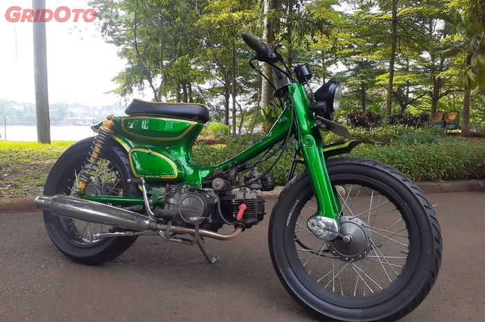 Berkaki-kaki gambot mesin street cub basis Honda Astrea Grand garang dengan kopling manual.