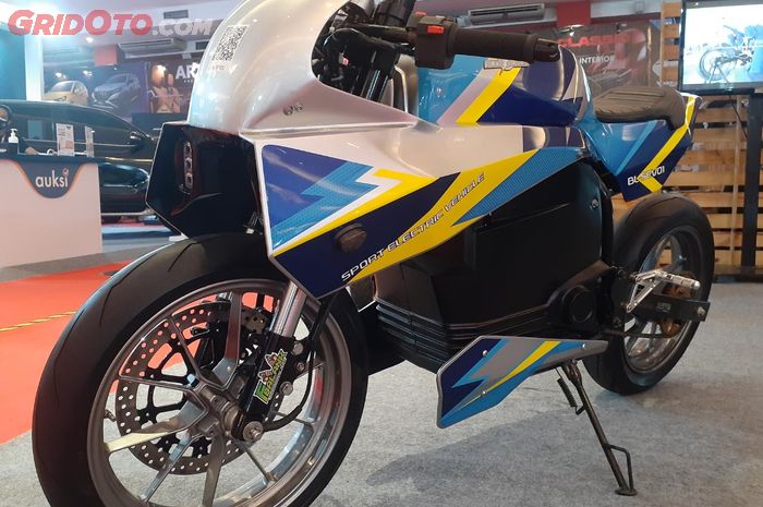 Cangkok kaki-kaki Ducati Panigale SEVO motor listrik Universitas Budi Luhur tampil garang.