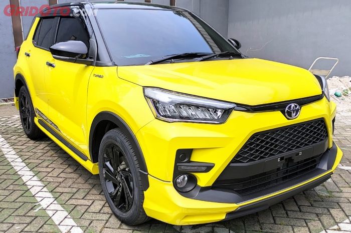 Toyota Raize GR Sport dengan warna Black-Yellow SE (two tone)