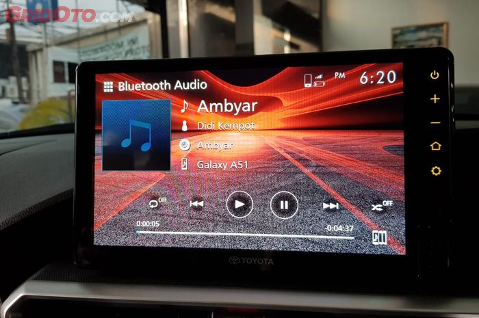 Tampilan Head Unit Toyota Raize yang Terhubung Smartphone via Bluetooth