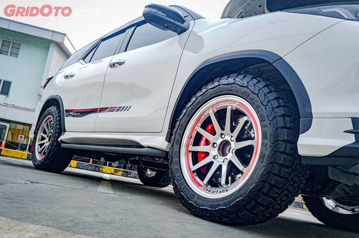 Big SUV pakai pelek HSR Wheel jadi makin keren