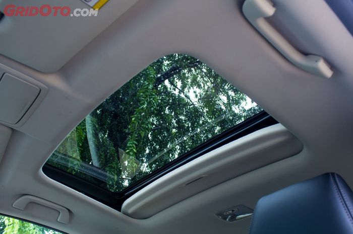 ILUSTRASI. Sunroof Honda CR-V Gen4 facelift 2015