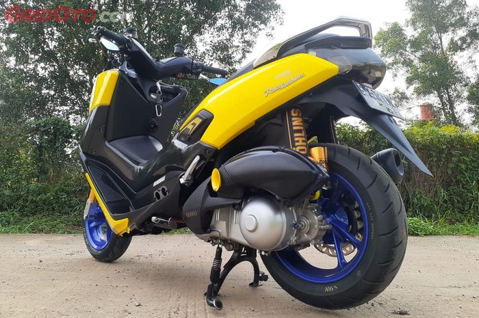 Kaki-kaki Yamaha NMAX tampil kece dengan pelek orisinal repaint biru