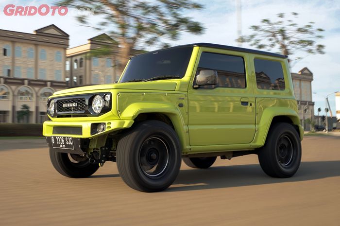 Suzuki Jimny JB74 dengan pasokan body kit Carstyle ini punya kabin keren