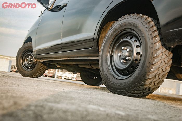 Toyota Kijang Innova diesel pakai ban sangar dari Bridgestone Dueler M/T