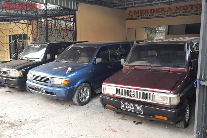 Toyota Kijang Super dan Kijang Kapsul bekas di showroom Merdeka Motor