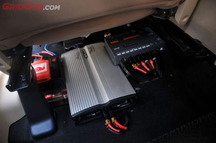 Ini penyebab salah pasang jalur kabel audio yang bisa membuat suara speaker jadi bising.
