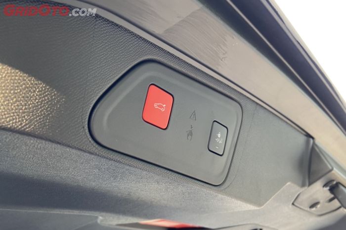 Pintu Bagasi Peugeot 3008 Allure Plus yang Sudah Dilengkapi Fitur Smart Power Tailgate