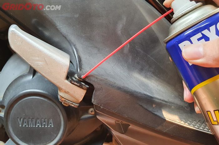 Ilustrasi footstep belakang motor bekas