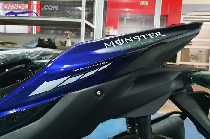 Ilustrasi bodi motor Yamaha Cargloss custom paint