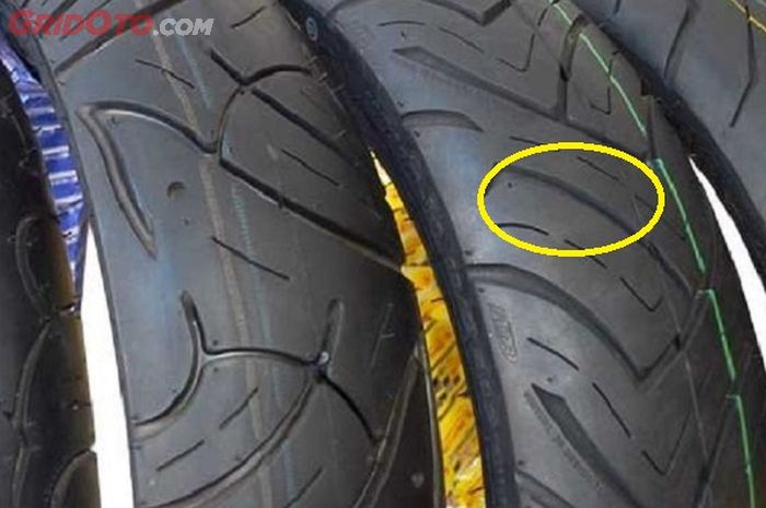 Lapisan putih di ban baru motor ternyata ada fungsinya